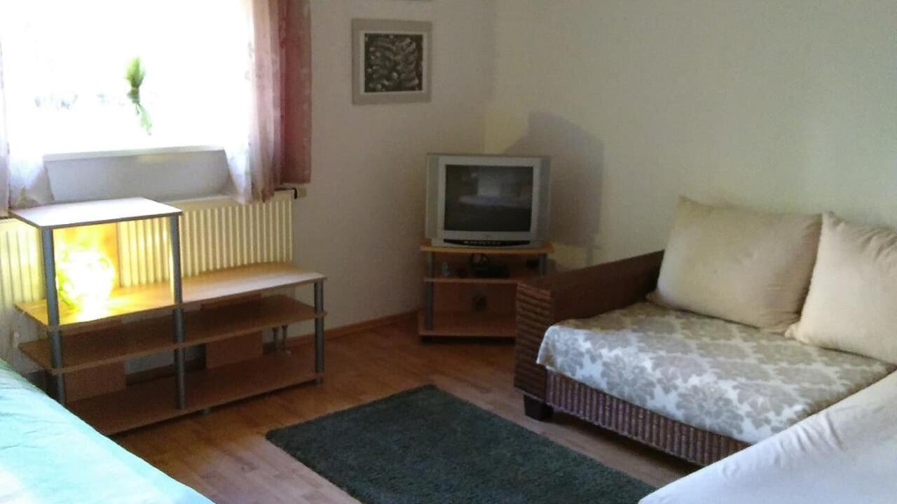 Ferienwohnung Steinwald Auslaeufer Mit Blick Auf Koesseine Waldershof Esterno foto